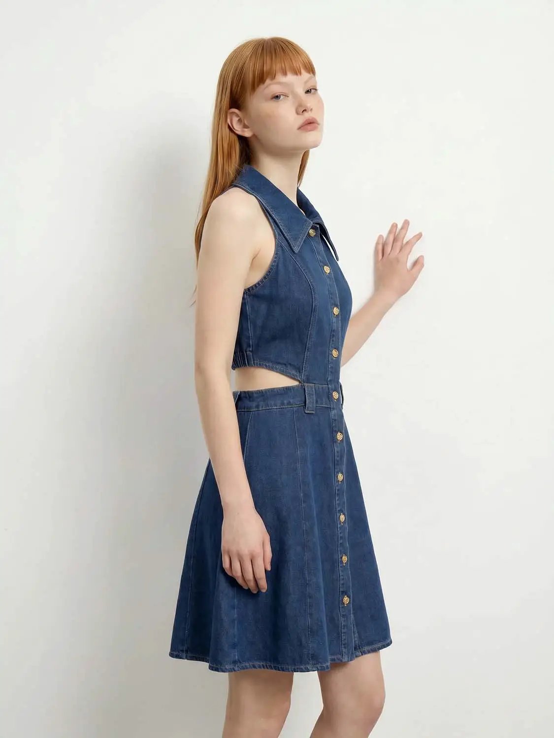 Cotton-stretch denim cut-out sleeveless dress with front buttons by Urban Revivo Fashion, blue denim
