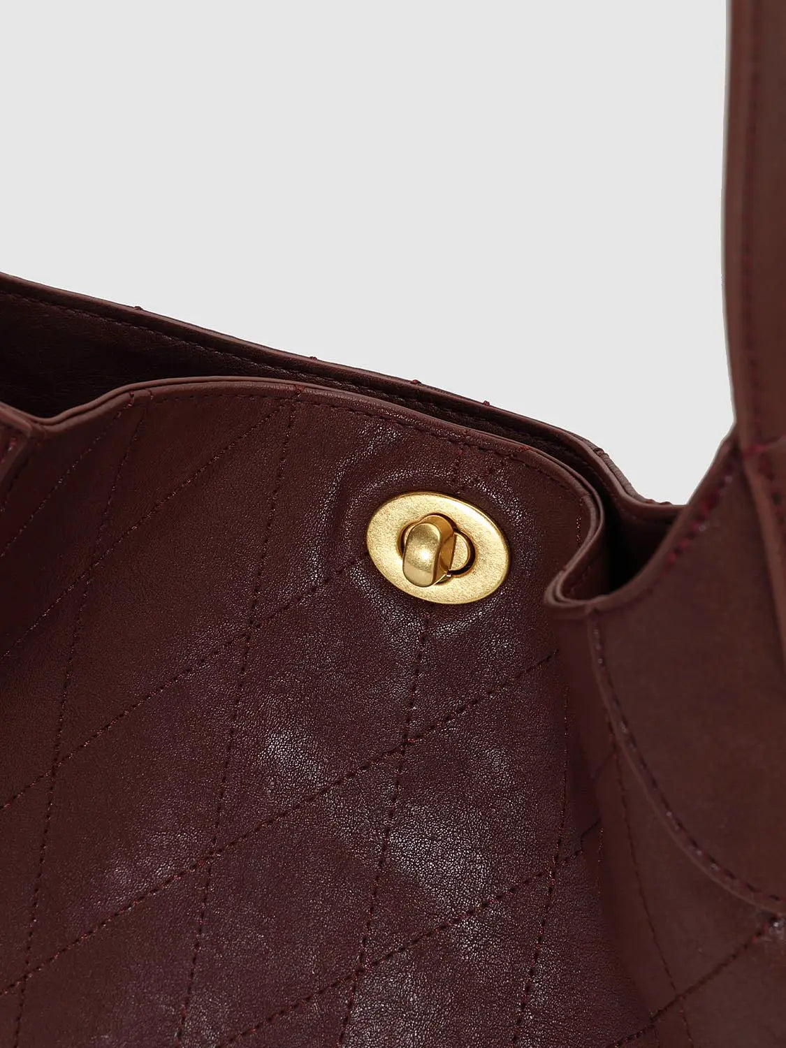 Shoulder bag Urban Revivo in burgundy quilted leather with gold-tone turn-lock hardware