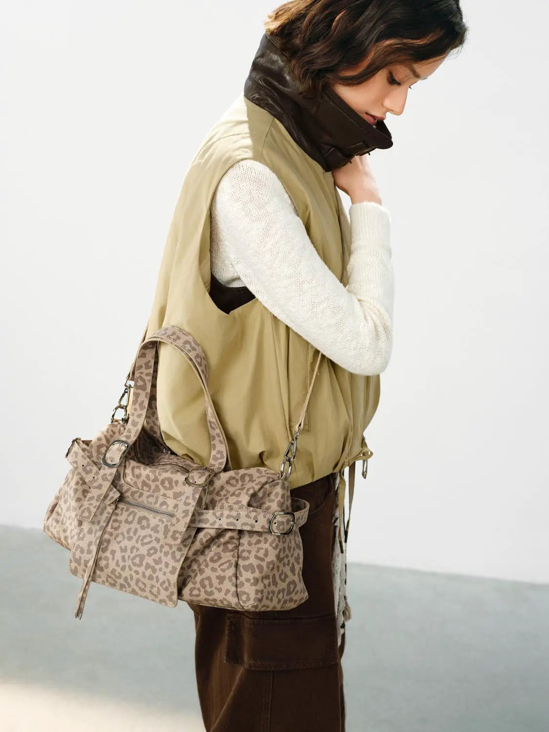 Shoulder & crossbody bag by Urban Revivo in beige leopard print with multiple pockets