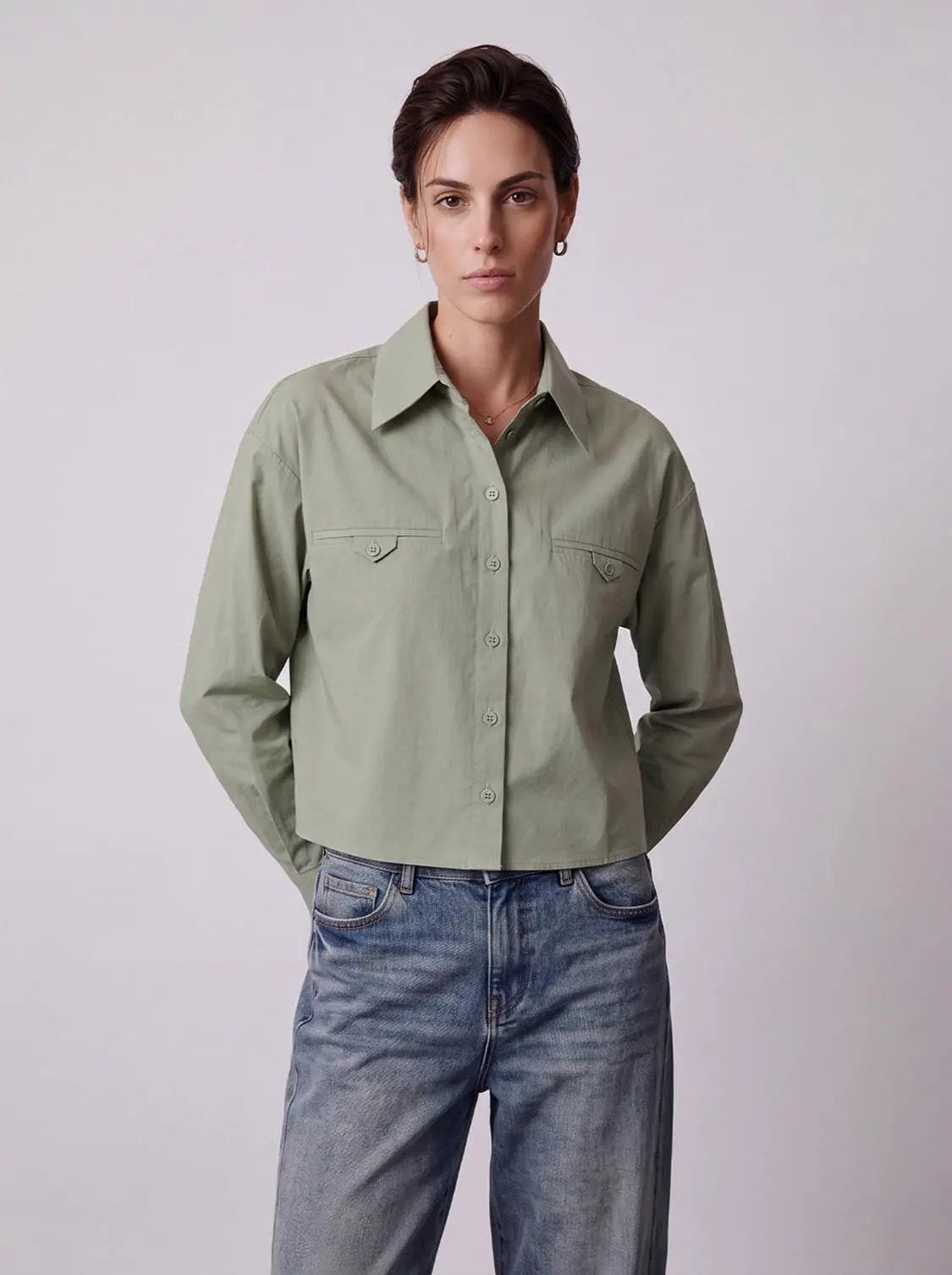 Cropped button-front non-stretch cotton shirt in sage green with two chest pockets