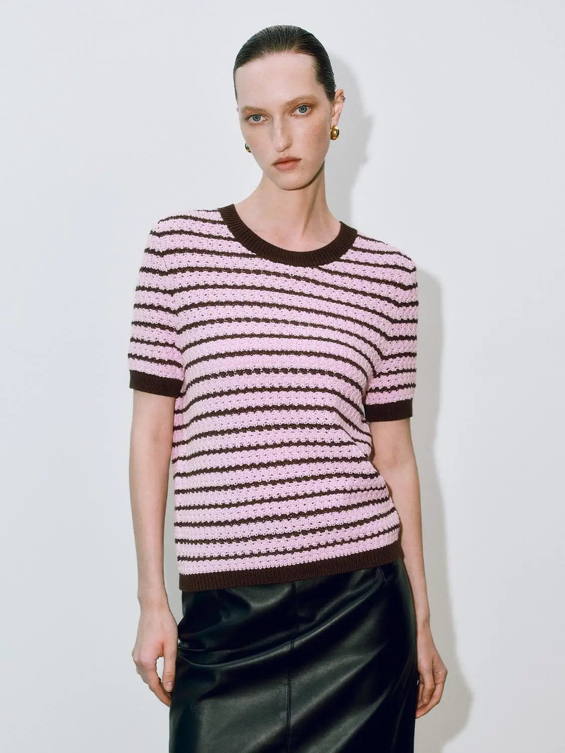 Round-neck striped pink and brown cotton knit short-sleeve T-shirt by Urban Revivo Fashion.