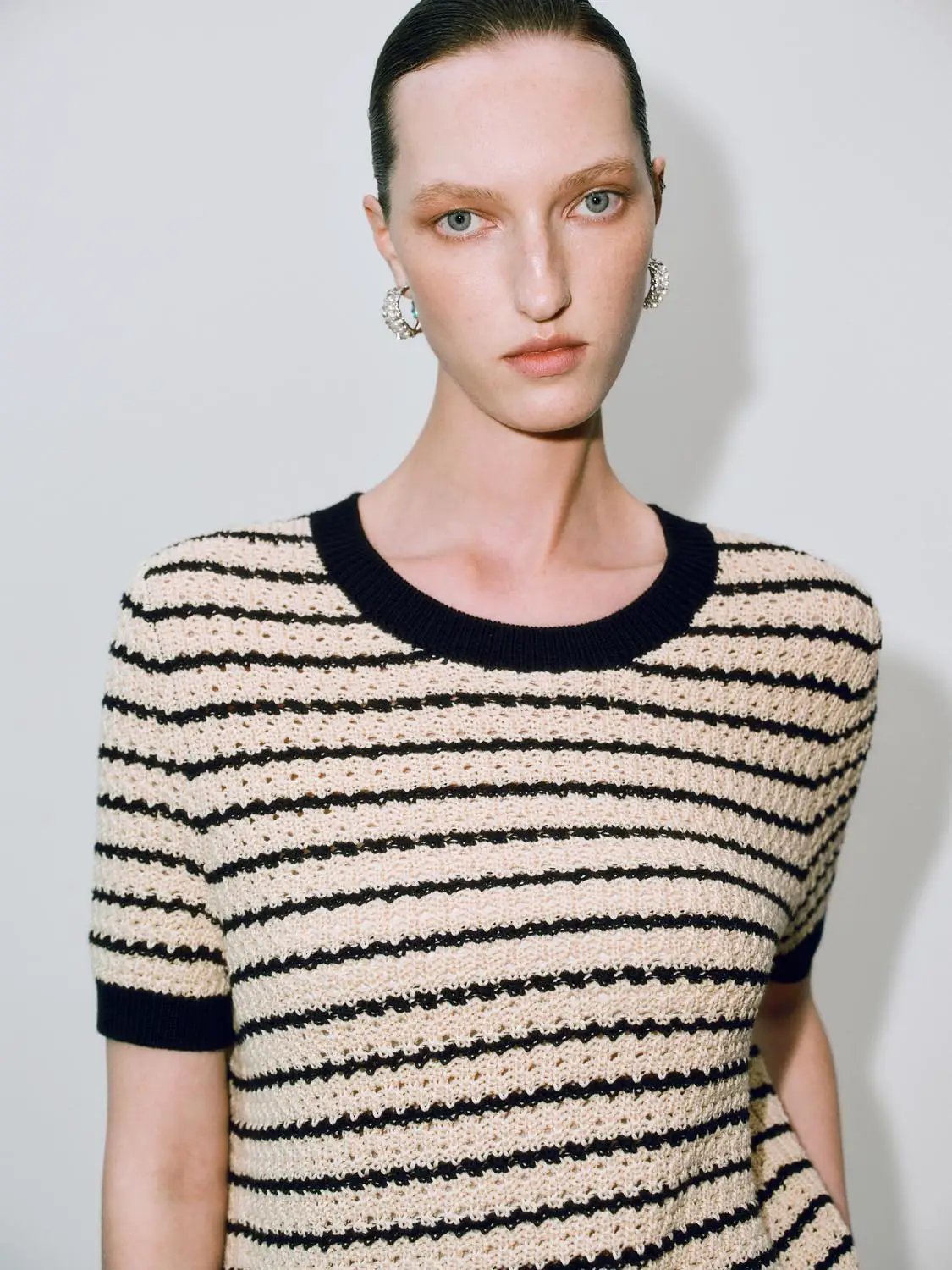 Round-neck striped knit cotton short-sleeve T-shirt in beige and black