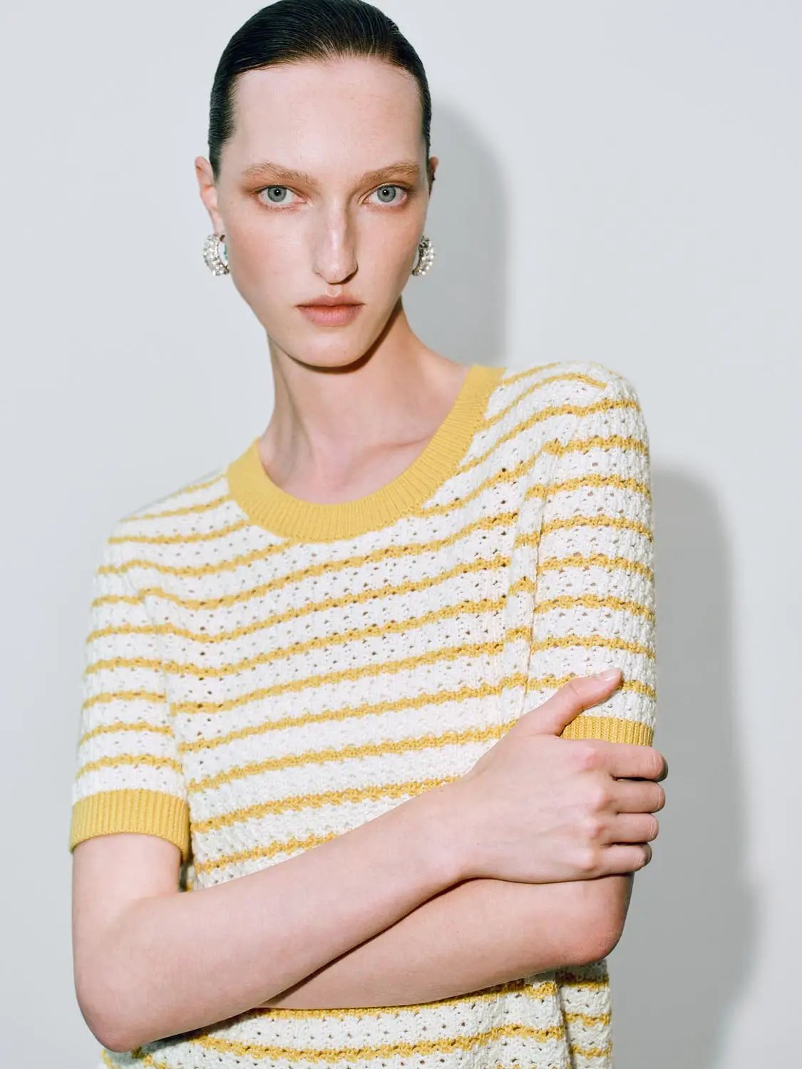 Round Neck Striped Knit Short Sleeve Cotton T-Shirt in white and yellow stripes