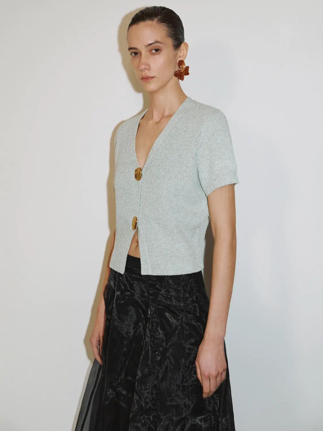 Short sleeve knitted cardigan in light gray with large wooden buttons, cropped length
