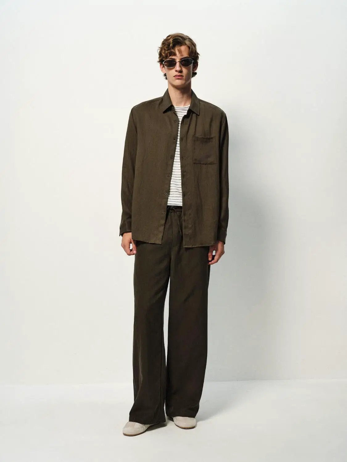 Cardigan shirt in olive brown, long-sleeve button-down with chest pocket