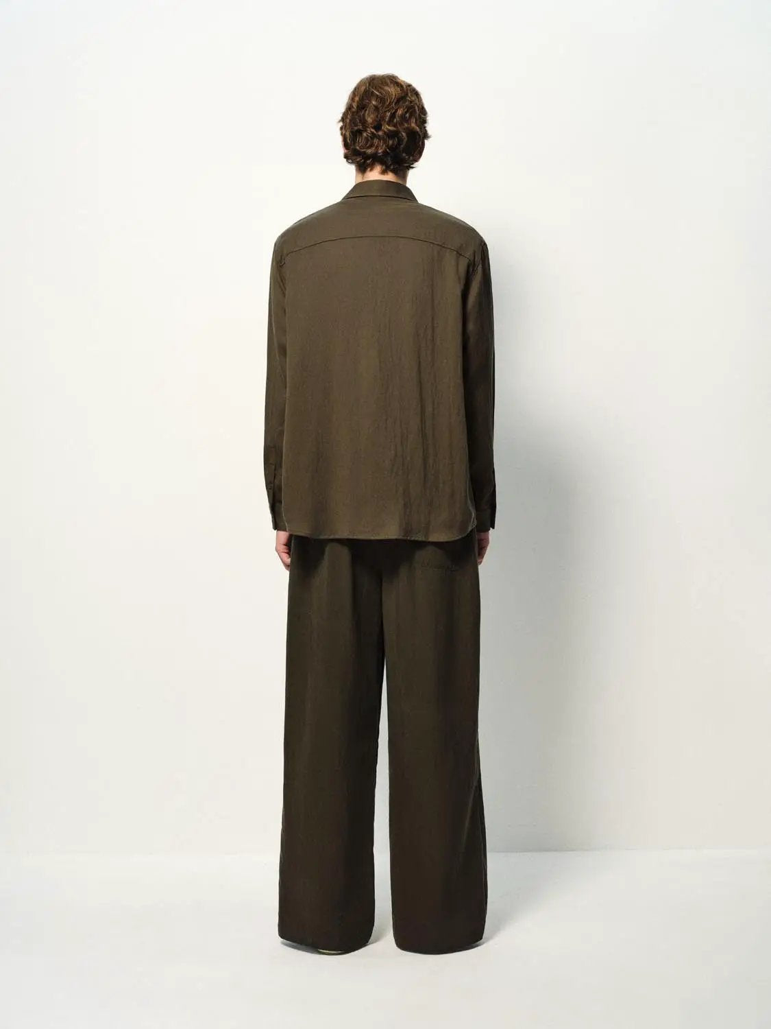 Cardigan shirt two-piece olive brown set with matching wide-leg pants, back view, Urban Revivo Fashion