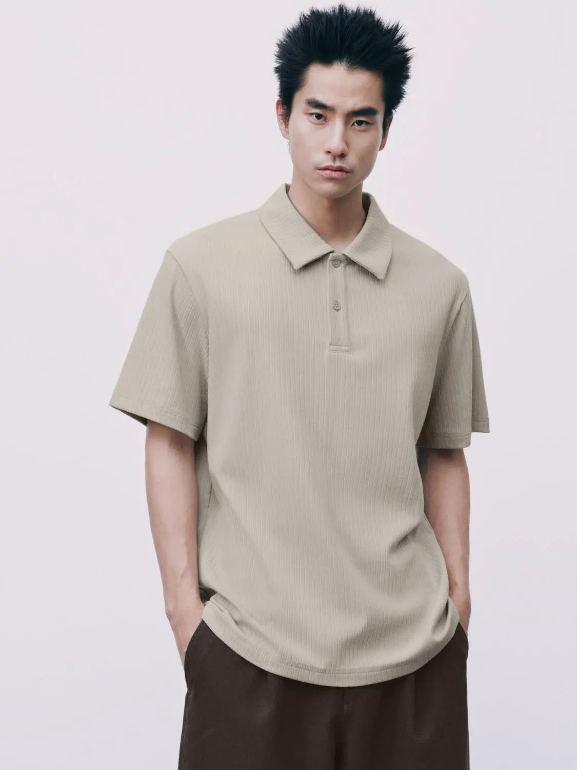 Polo shirt beige ribbed knit fabric, short-sleeve, Urban Revivo Fashion.
