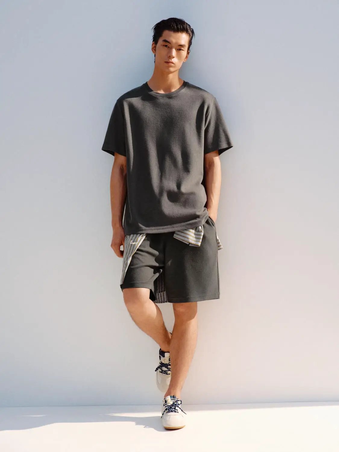 Elastic drawstring waist cotton-blend shorts for men in dark gray