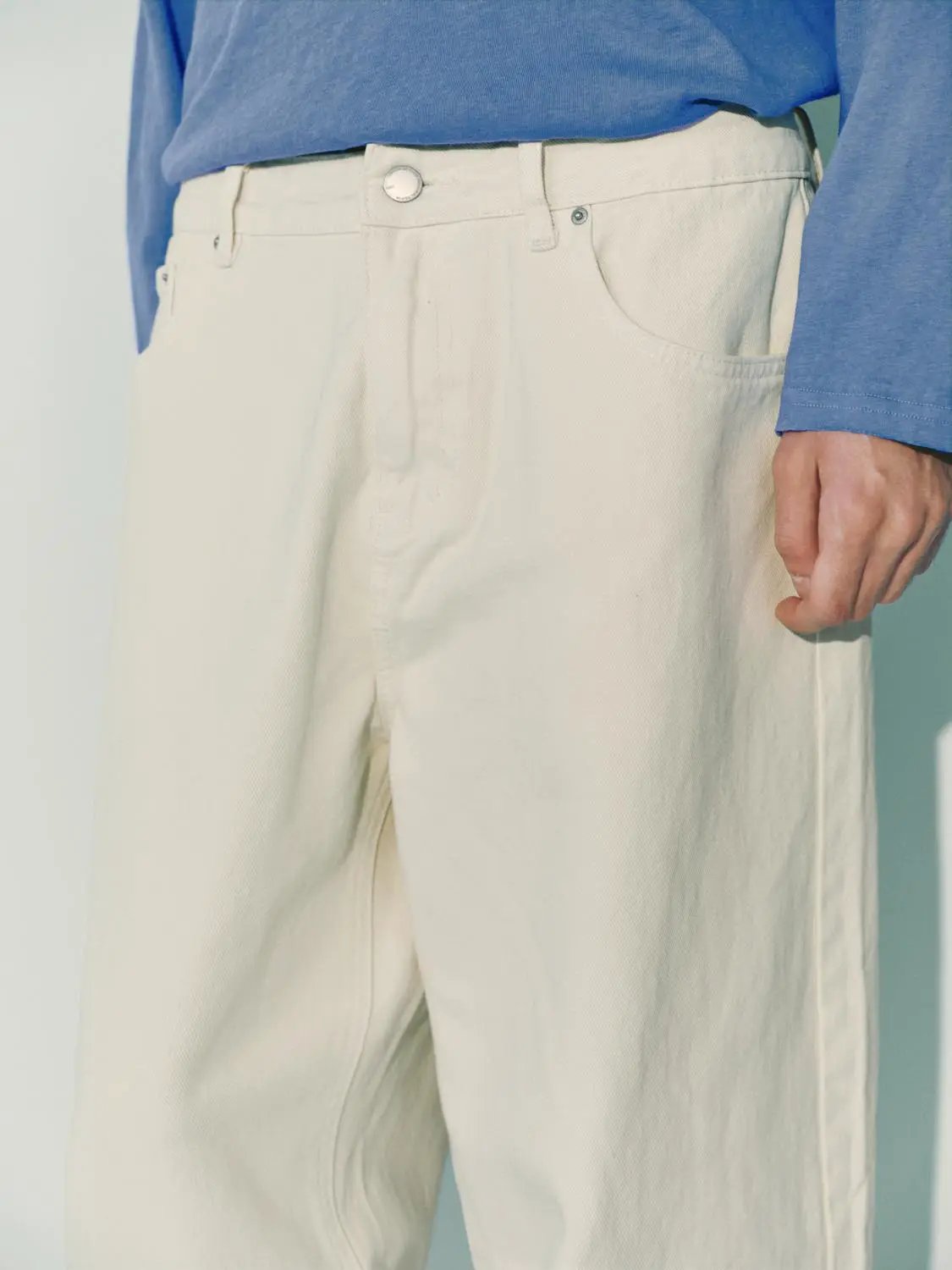 Casual jeans by Urban Revivo Fashion in cream denim with front pockets and belt loops