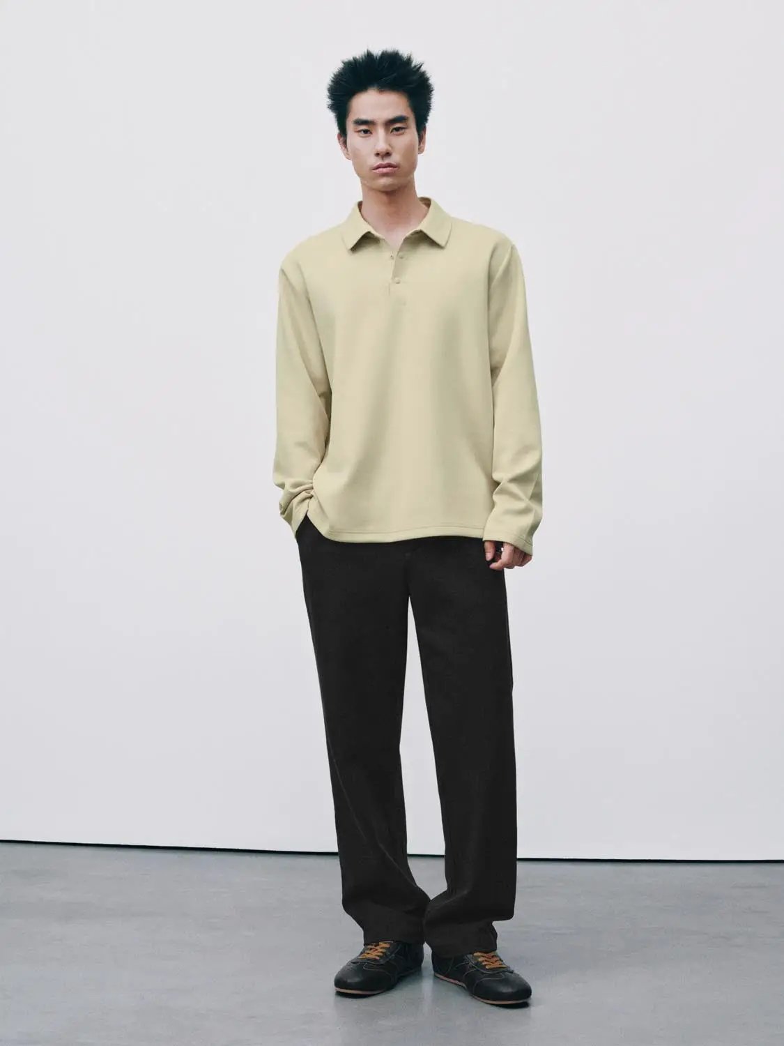 Polo shirt in beige, long-sleeve style from Urban Revivo Fashion worn by model