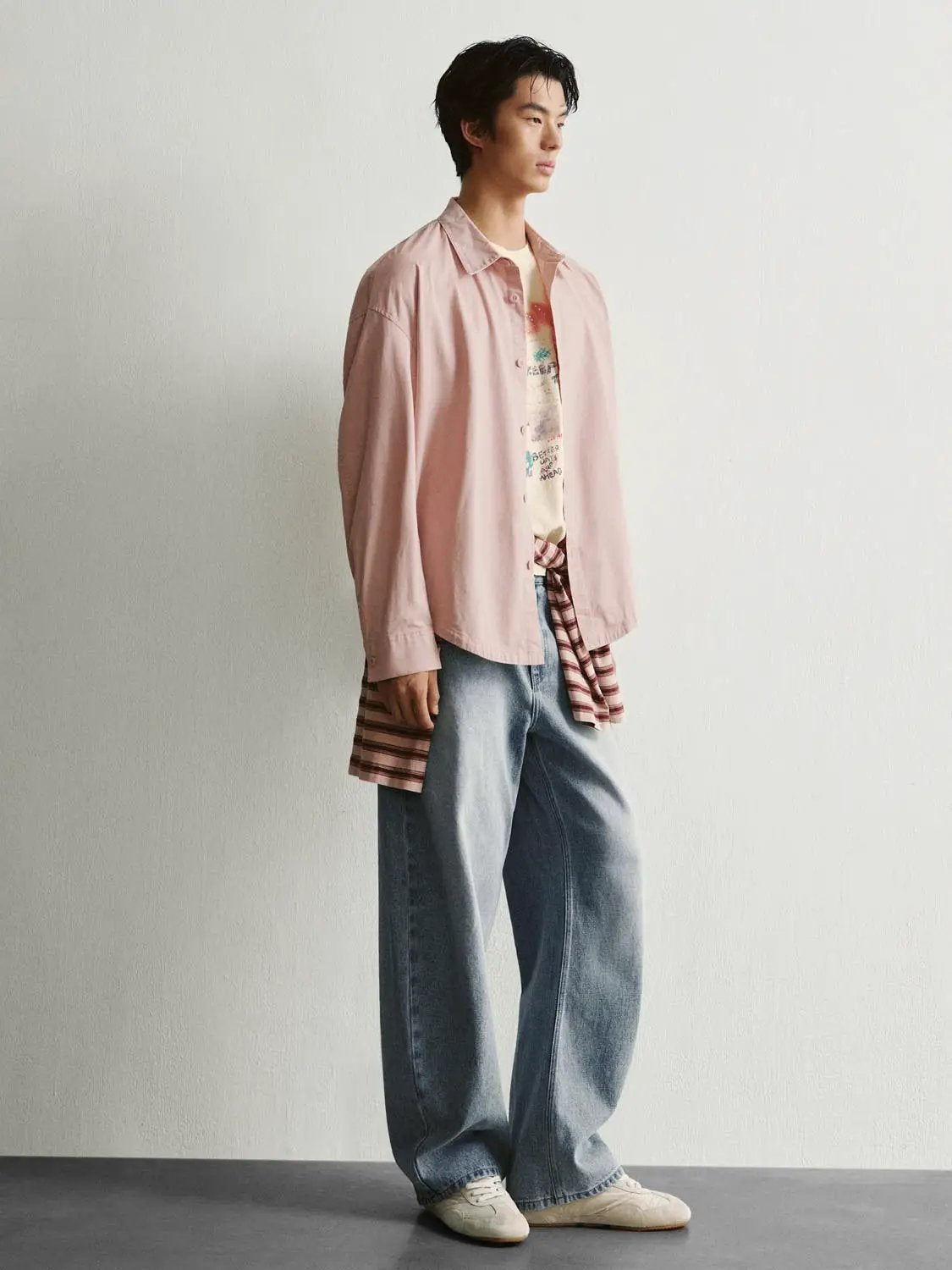 Button-front shirt, pink oversized; two shirts shown with a striped shirt tied at the waist, Urban Revivo Fashion