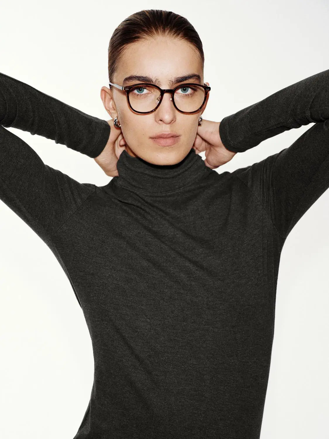 T-Shirt by Urban Revivo Fashion in dark charcoal knit with a turtleneck.