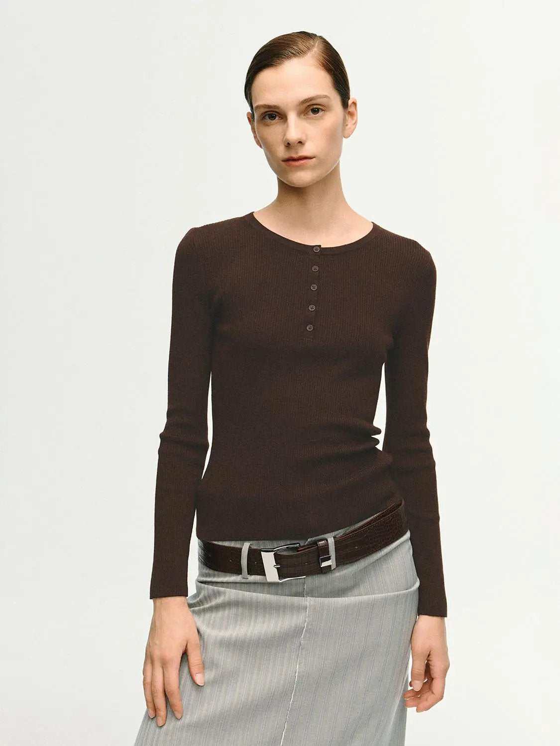 Slim ribbed button-front long-sleeve knitted T-shirt in brown, Urban Revivo Fashion