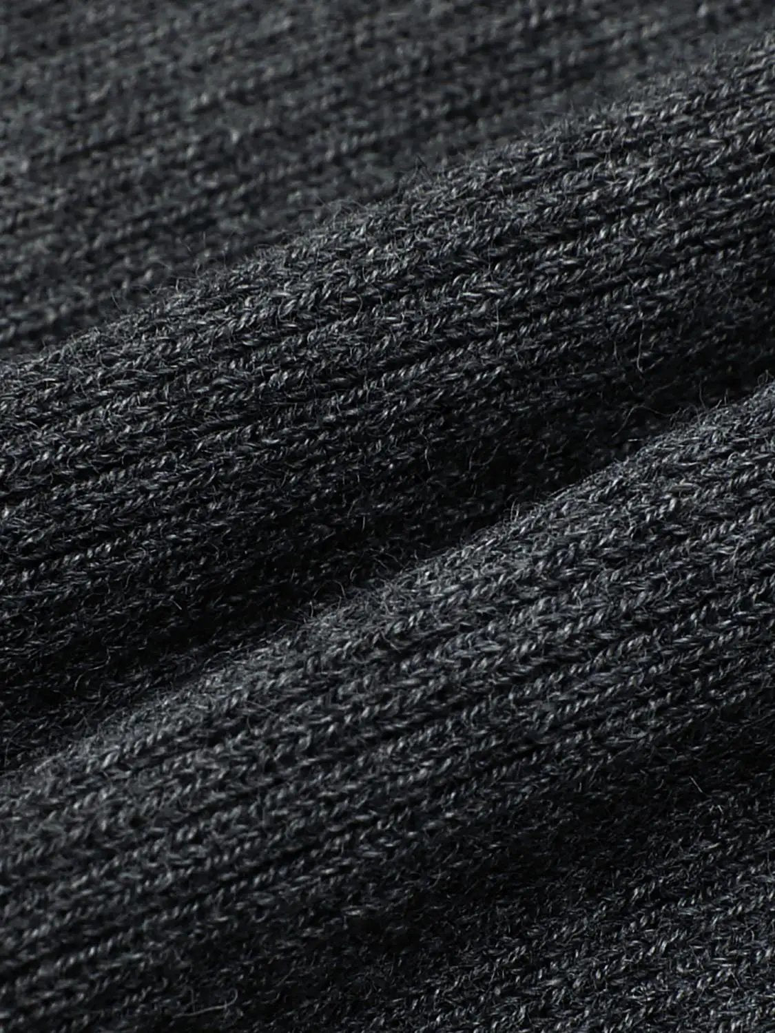 Ribbed Fitted Long Sleeve Crew Neck T‑Shirt in black knit fabric