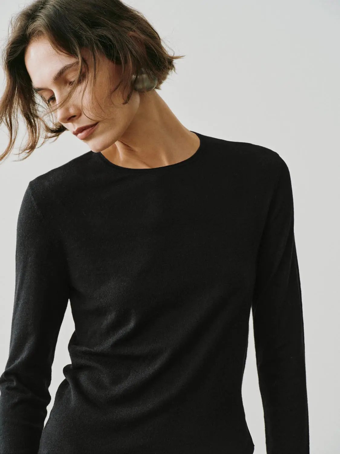 Knit T-Shirt in black knitted fabric with a crew neck.