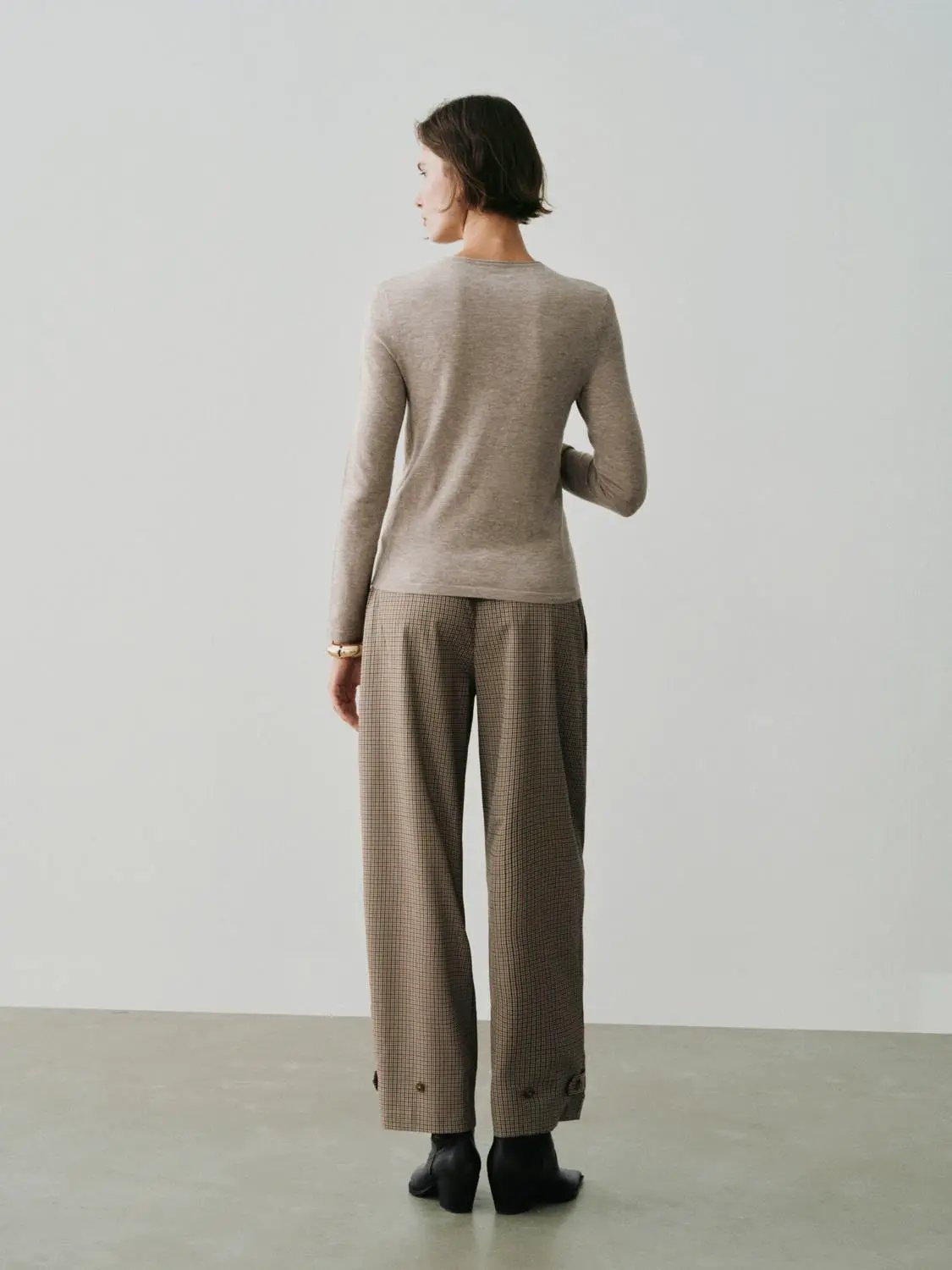 Knit T-Shirt, beige knitted long-sleeve top, back view on model