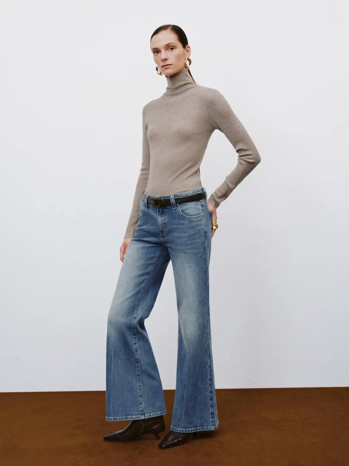 Ribbed fitted mock-neck long sleeve knitted sweater in beige by Urban Revivo Fashion