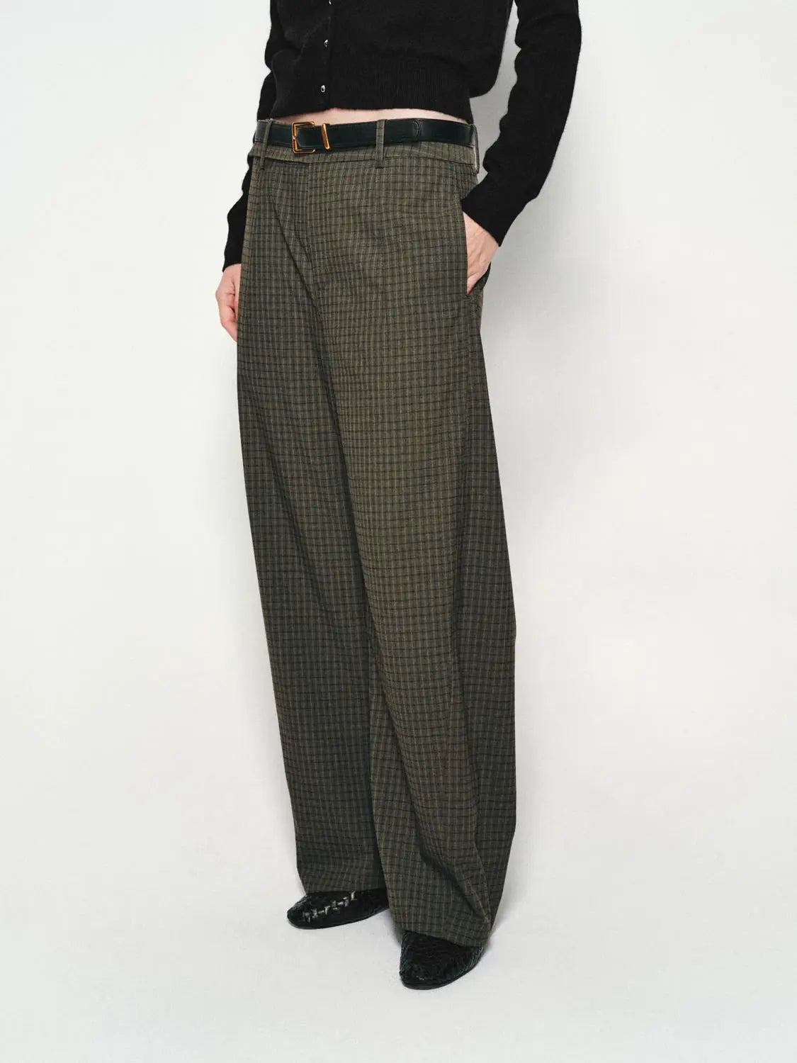 Wide-leg plaid pants by Urban Revivo Fashion in olive-green.