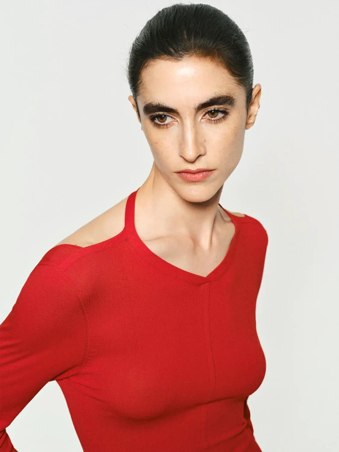 Solid red fitted long-sleeve knit V-neck T-shirt worn by a model