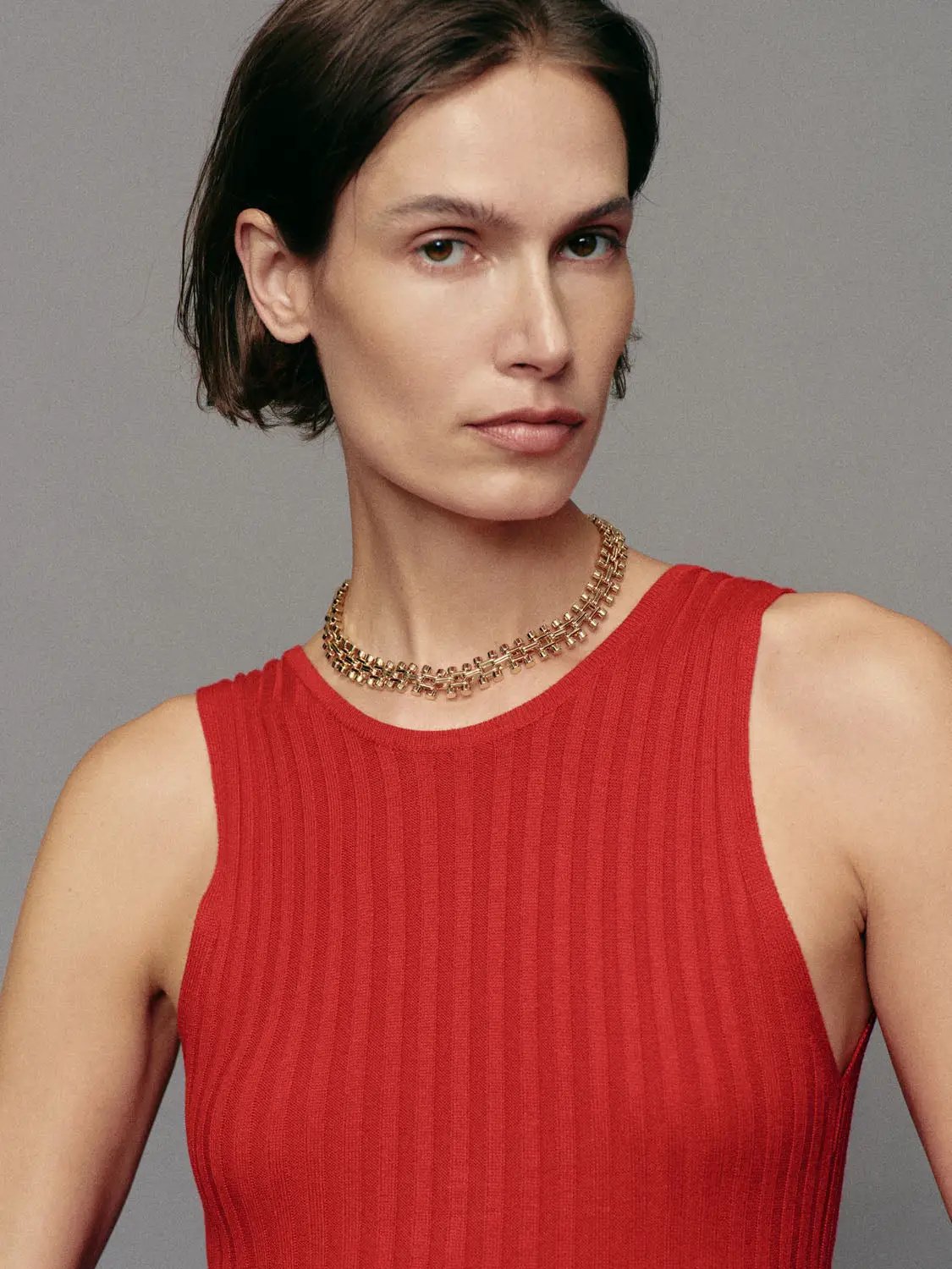 Fitted ribbed red sleeveless round-neck maxi knit dress