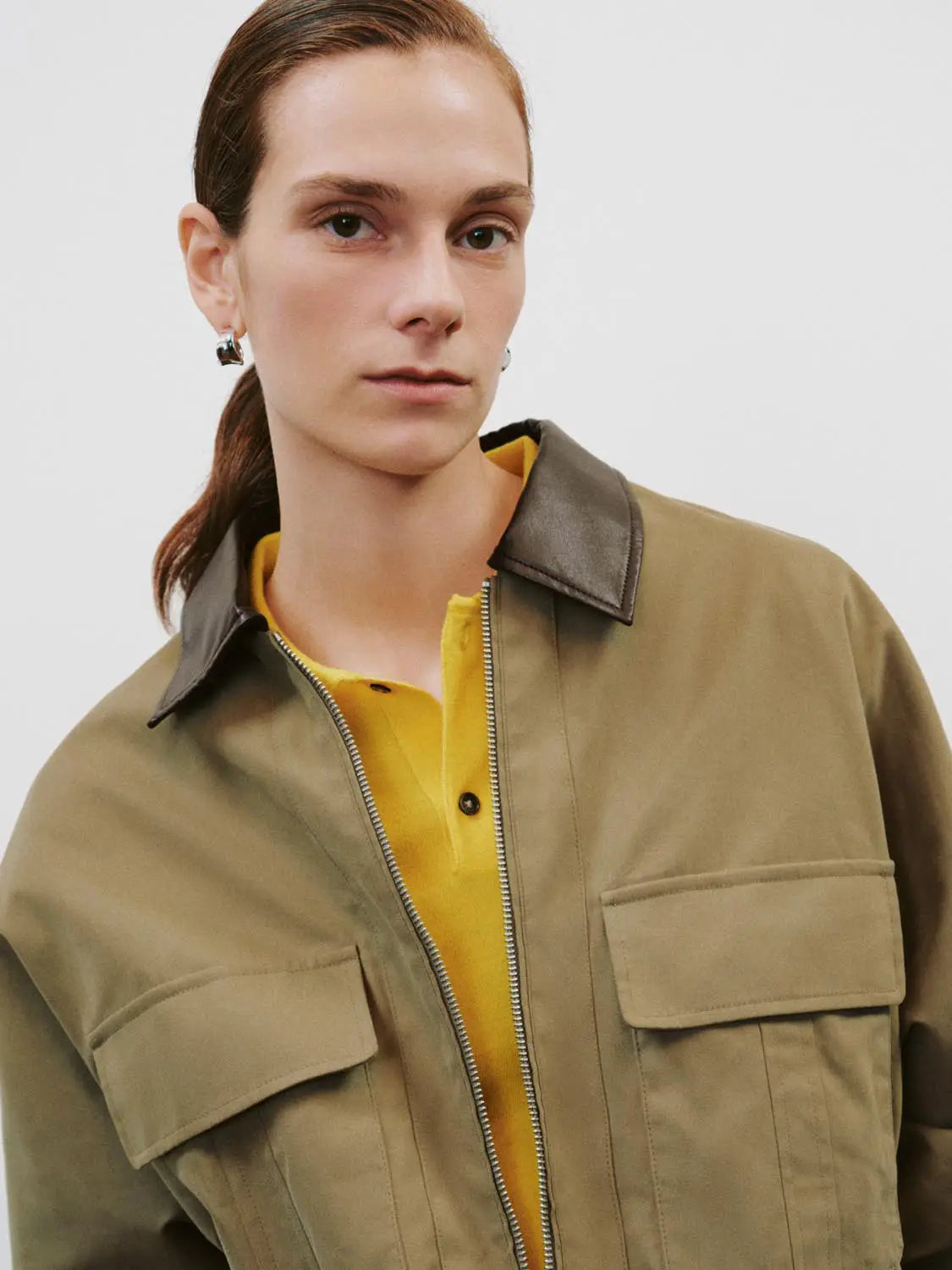 Padded Jacket by Urban Revivo Fashion in olive khaki with brown leather collar and front zip pockets