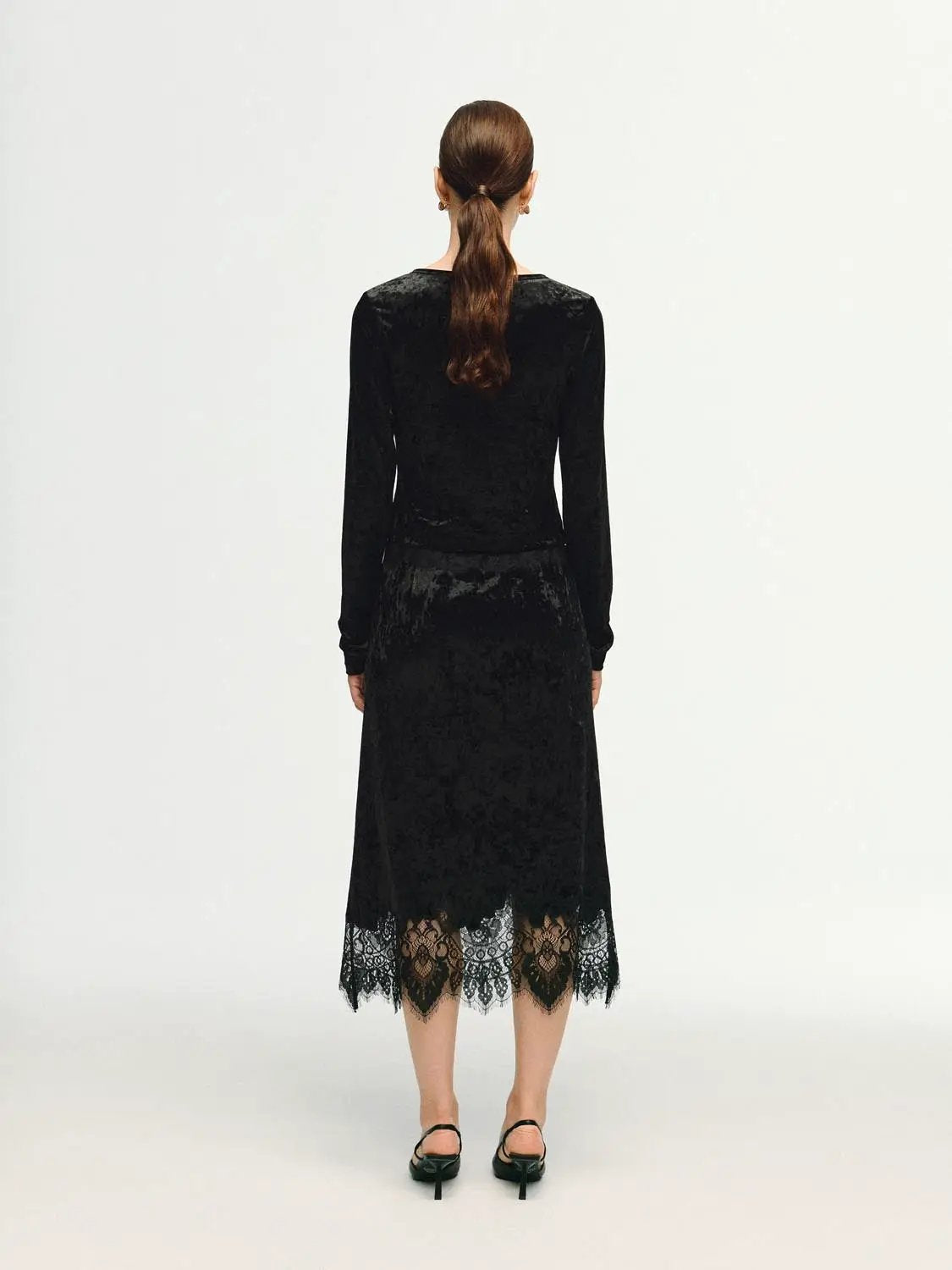 Scalloped lace-hem crushed-textured H-line skirt, black