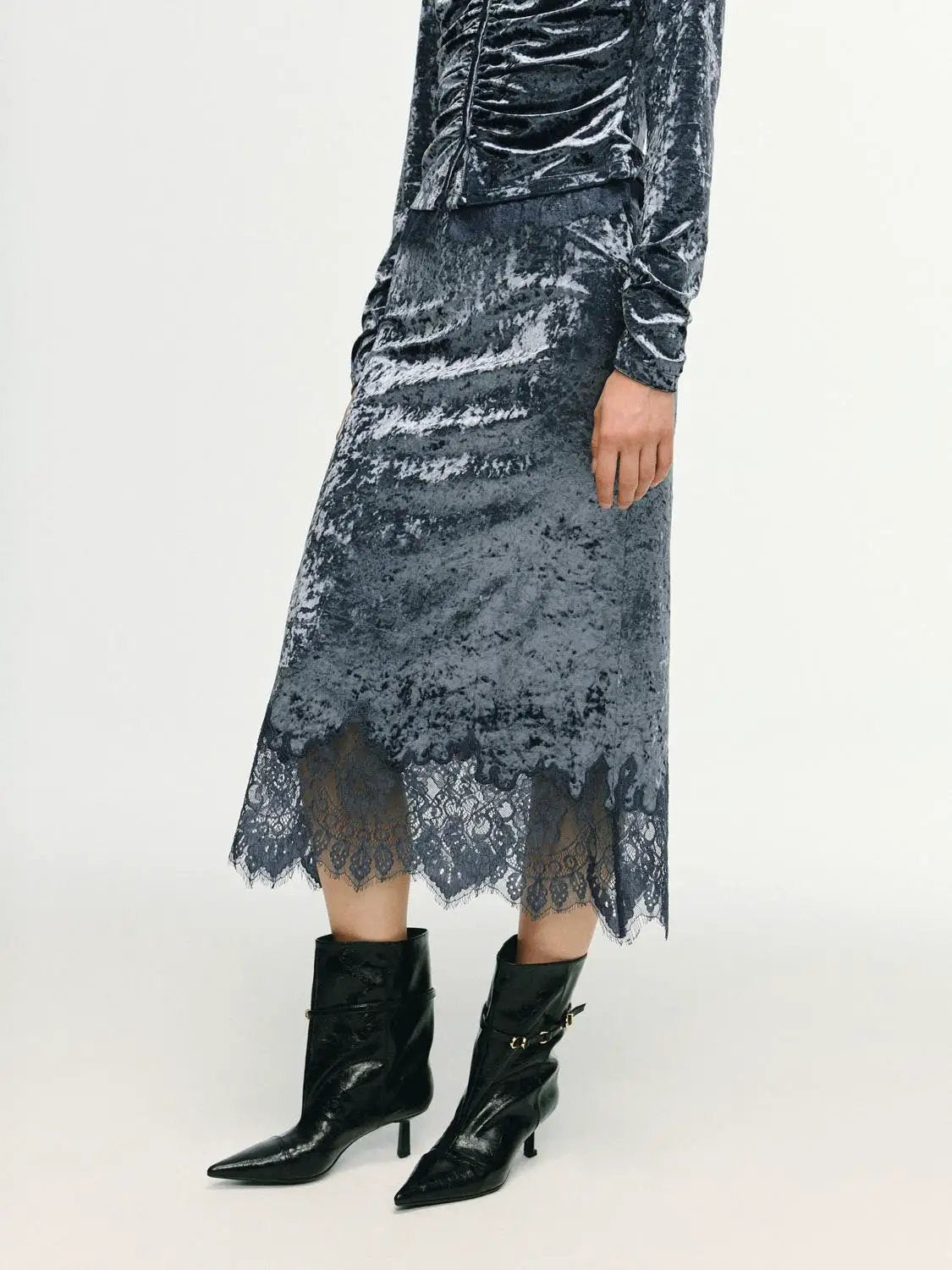 Scalloped lace-hem crushed textured H-line skirt in dark gray velvet, midi length.