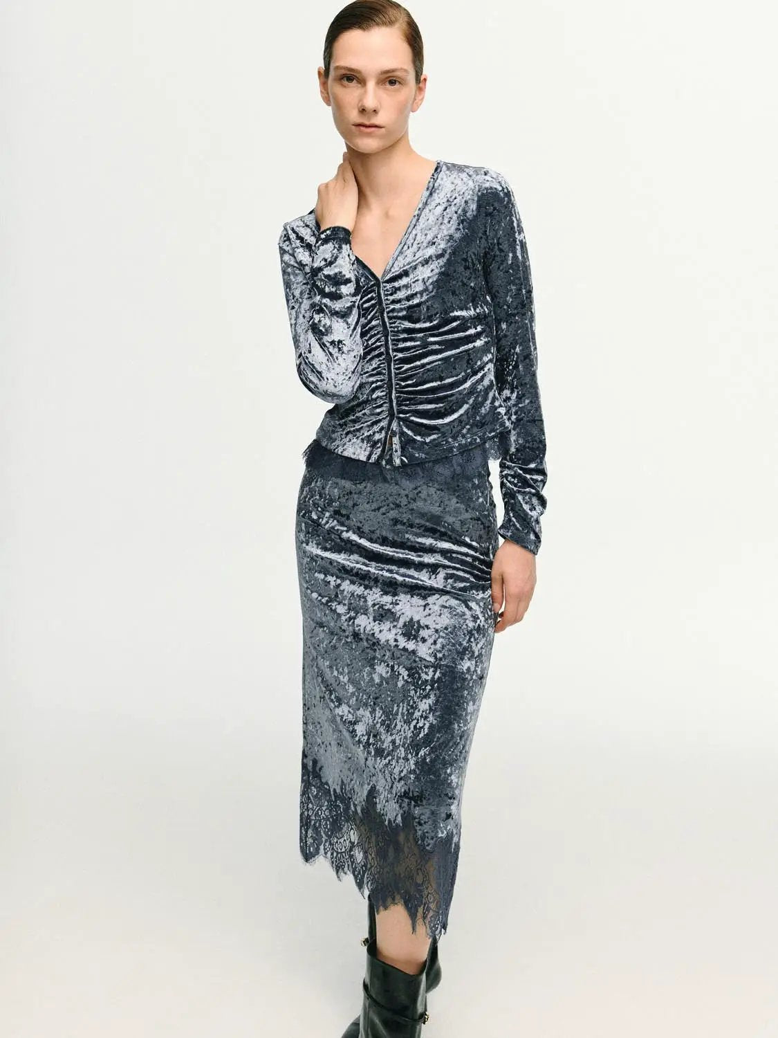 Scalloped Lace Hem Crushed Textured H-line Skirt in dark blue velvet, midi length