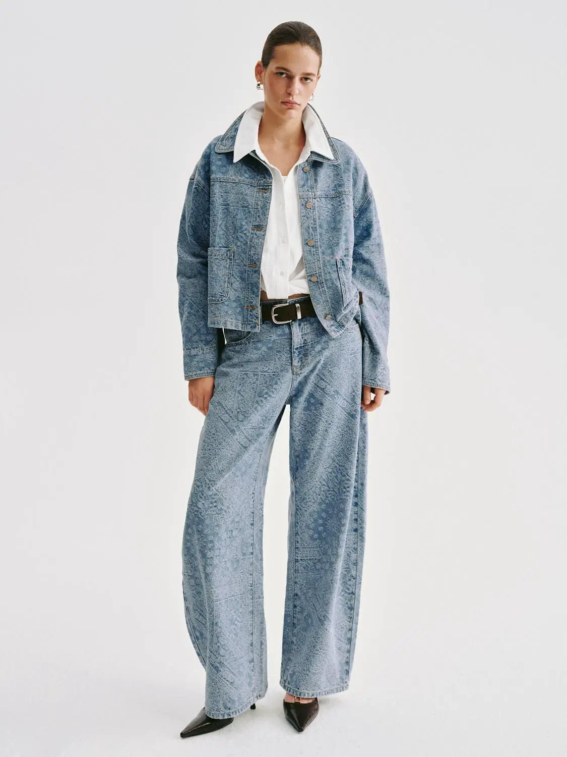 Denim jeans by Urban Revivo Fashion in light wash with wide-leg fit