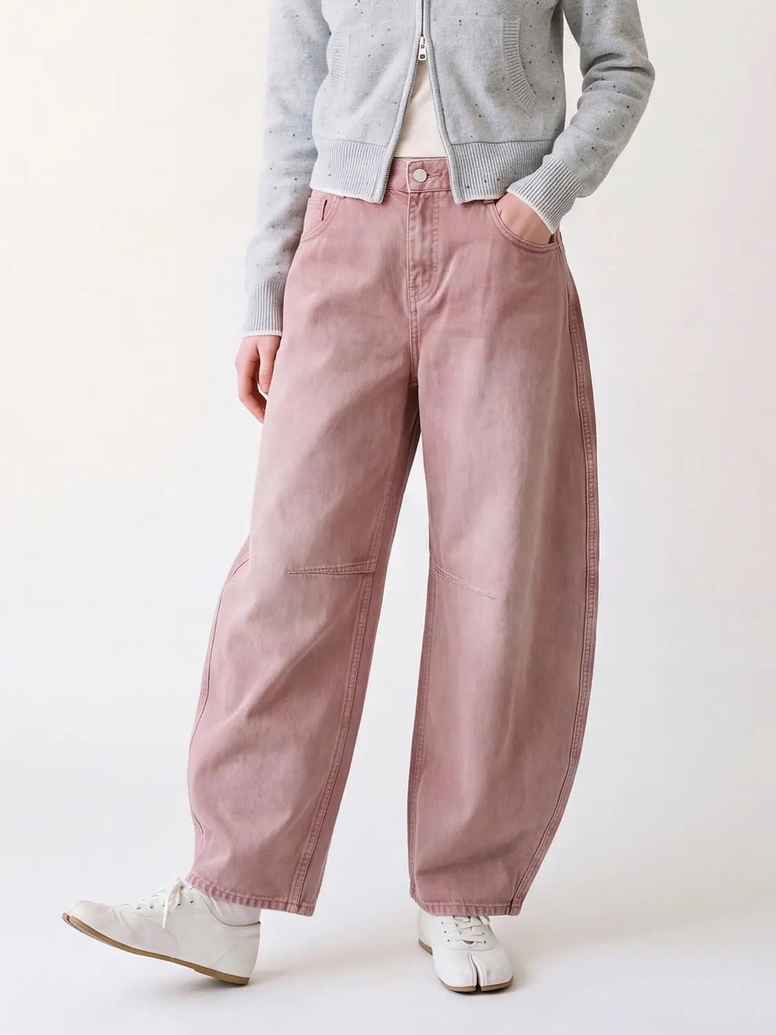 Casual Pants jeans in pink denim, wide-leg silhouette with front pockets.