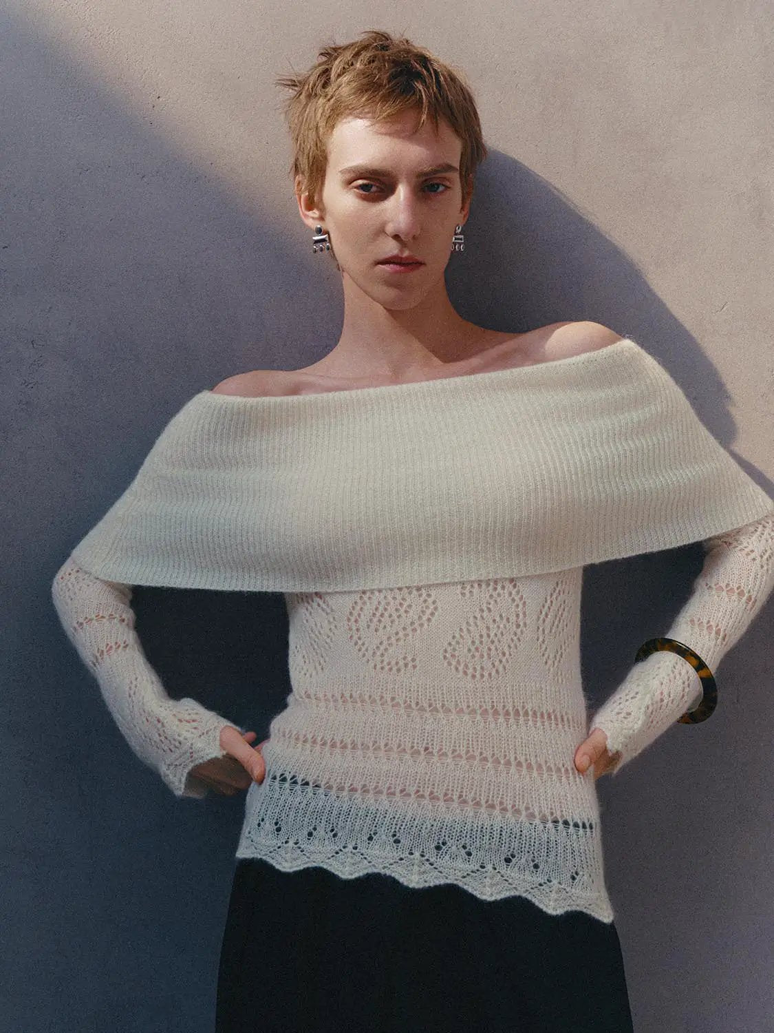 Off-shoulder cream rib-knit lace long-sleeve T-shirt with scalloped lace hem