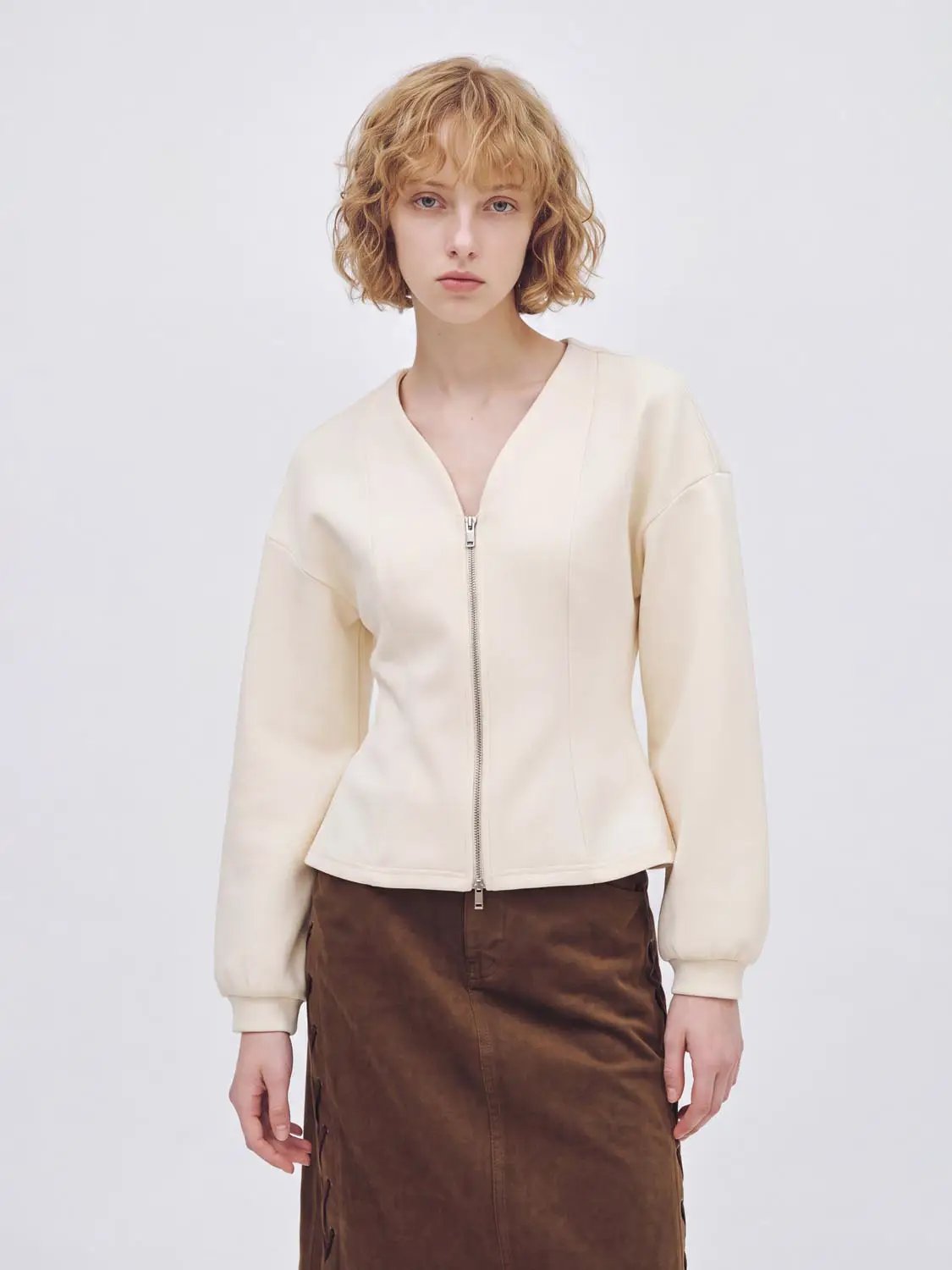 V-neck zip-front cropped jacket, cream-beige with a fitted waist by Urban Revivo Fashion