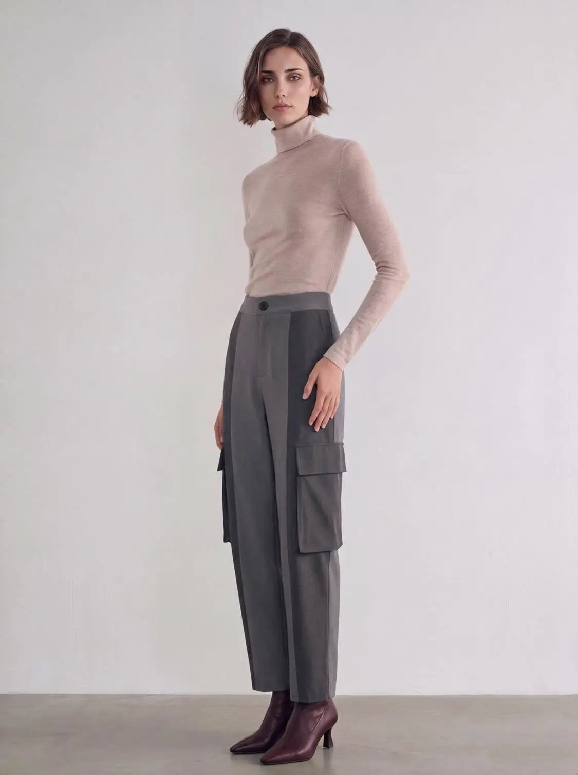 Drawstring Waist Contrast Spliced Barrel Cargo Cotton Pants by Urban Revivo in dark gray with cargo pockets