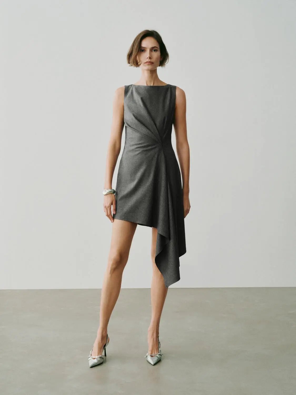 Twisted checked sleeveless mini dress in gray, with asymmetric hem and front knot, Urban Revivo Fashion.