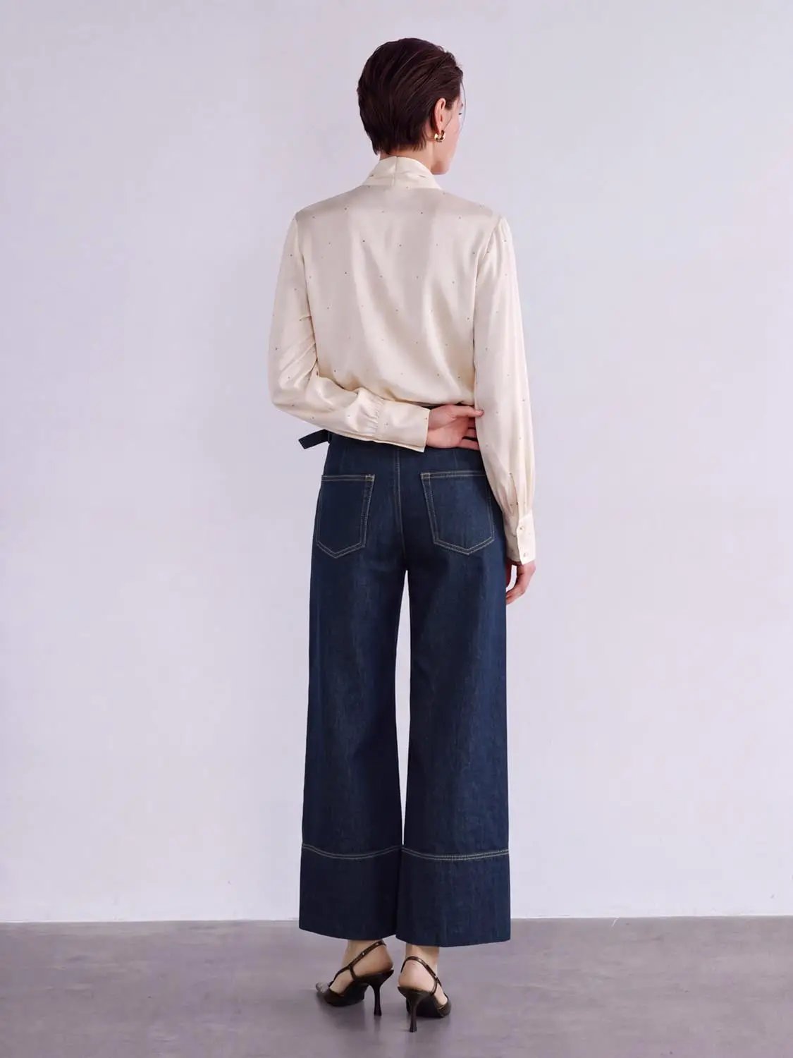 Jeans by Urban Revivo Fashion in dark denim with a wide-leg fit.