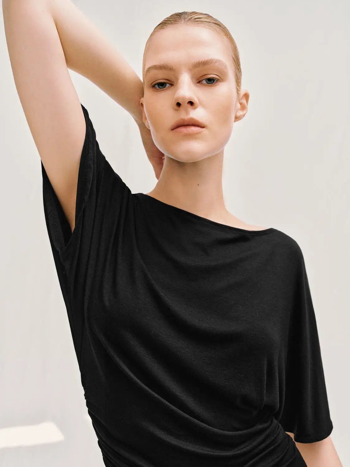 Draped short sleeve ruched waist T-shirt in black, Urban Revivo Fashion.