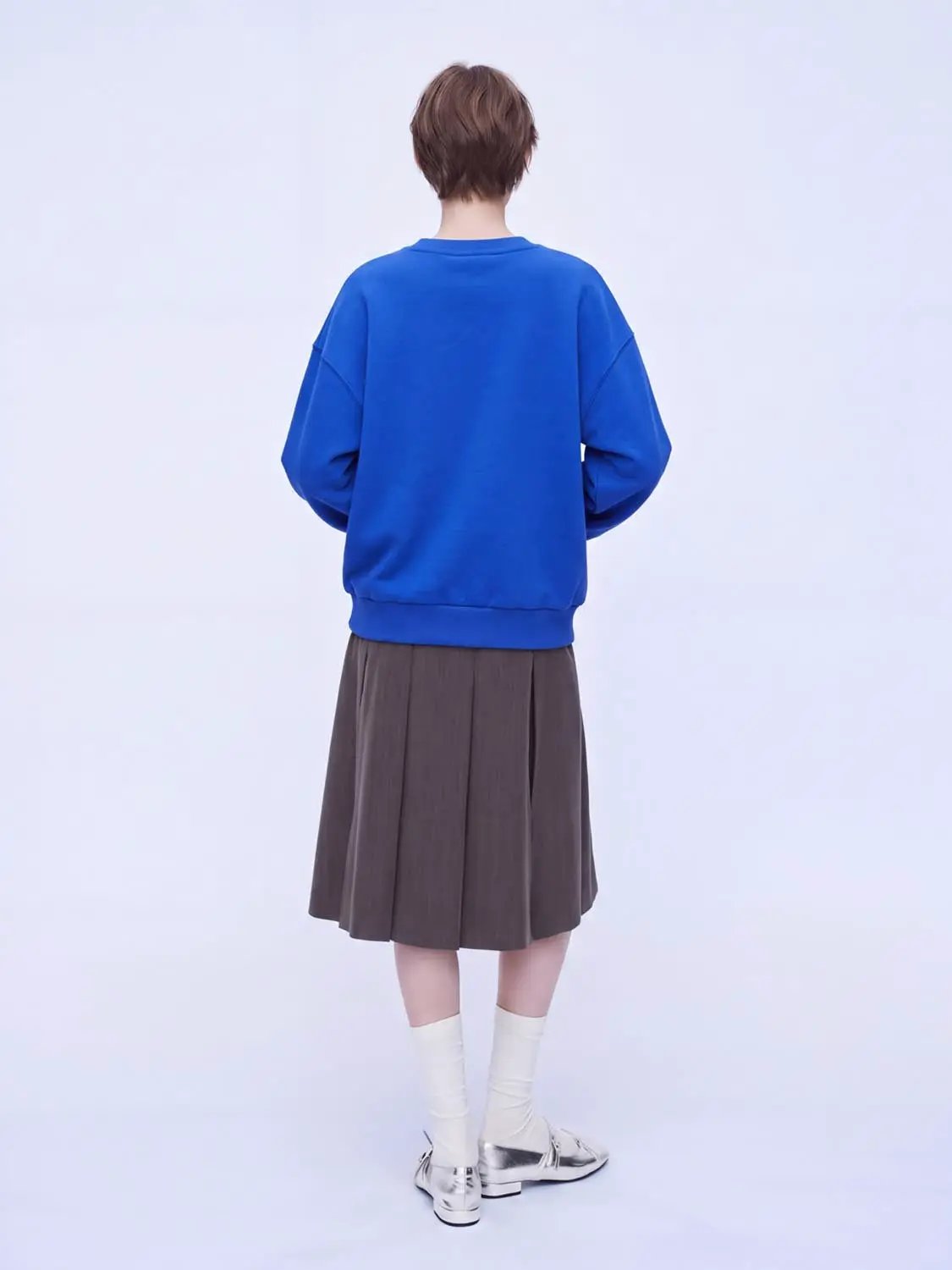 Sweatshirt by Urban Revivo Fashion in royal blue, oversized fit, back view.