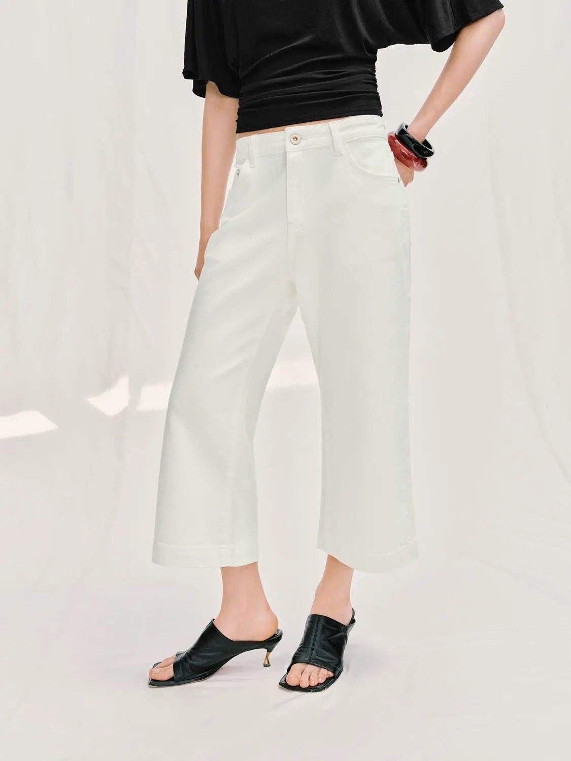Casual Jeans in white with wide-leg cropped silhouette