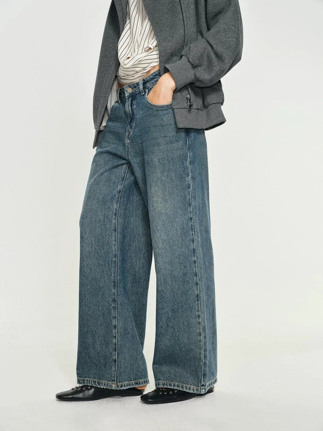 Mid-rise medium-wash cotton wide-leg jeans for women
