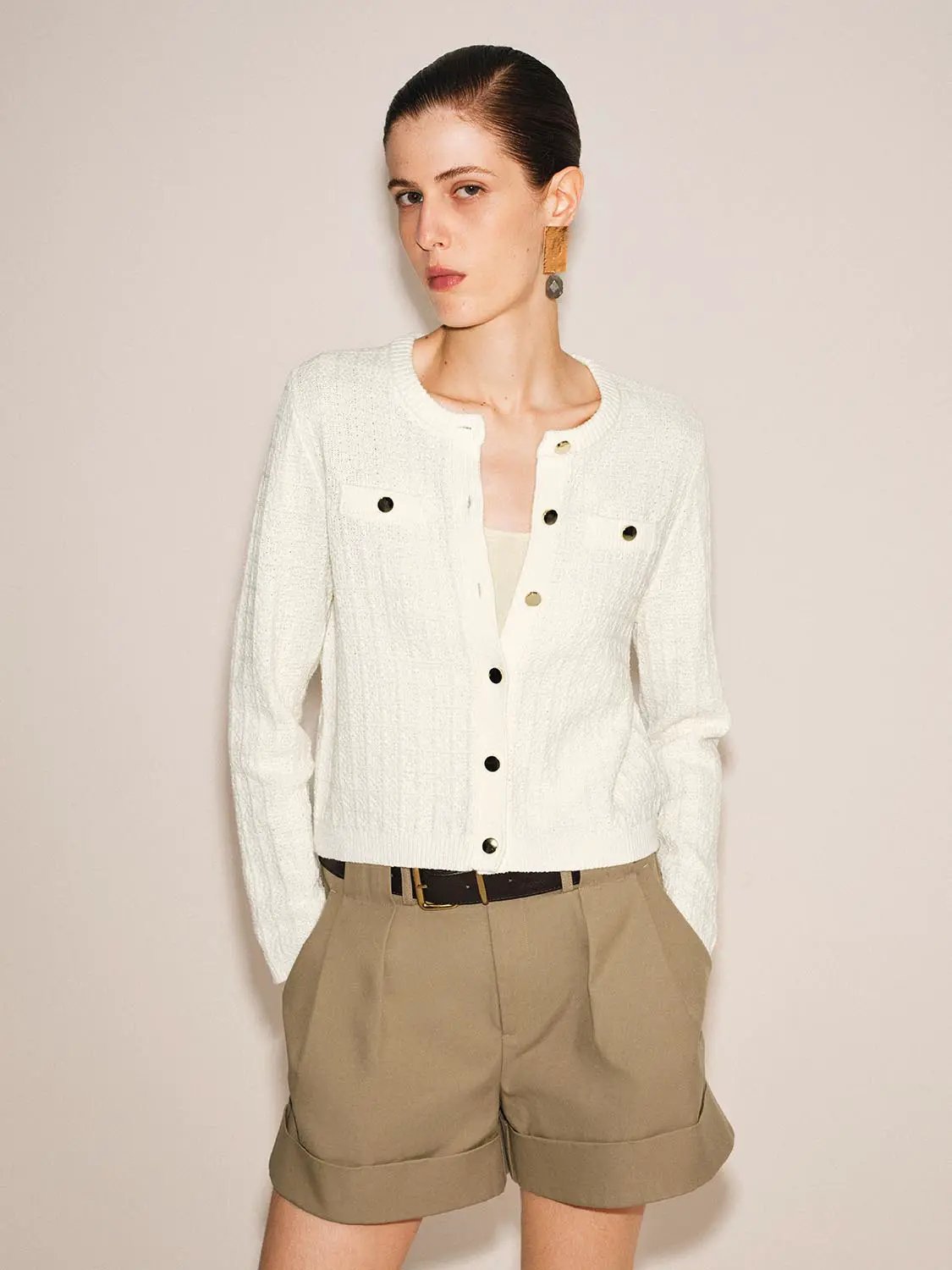 Knitted cardigan in white with gold-tone buttons and front pockets by Urban Revivo Fashion.