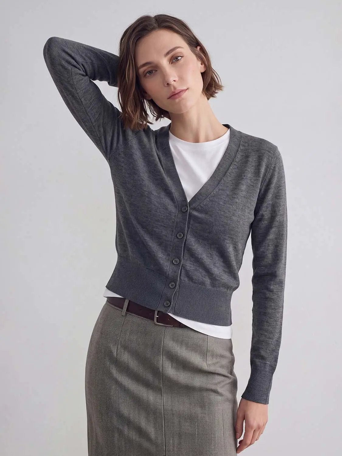 Knitted cardigan in charcoal gray, button-down with ribbed hem and cuffs, Urban Revivo Fashion.
