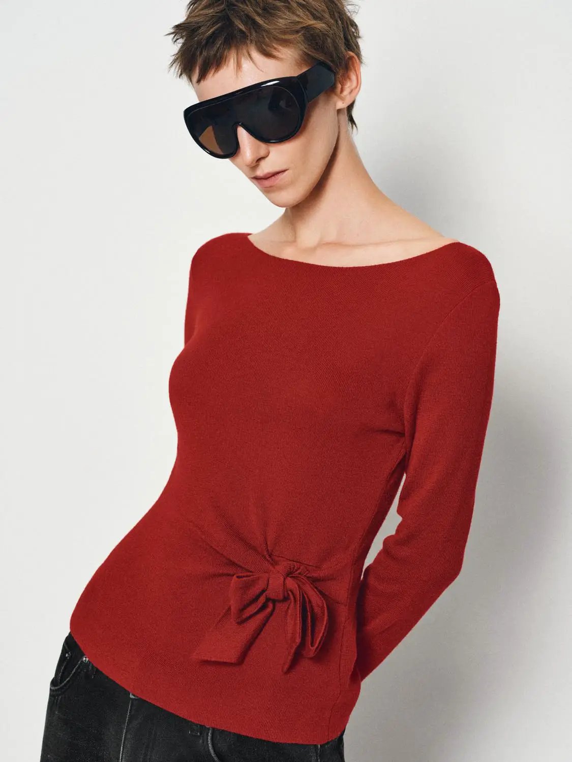 Ribbed long-sleeve boat-neck tie-waist knit top in red