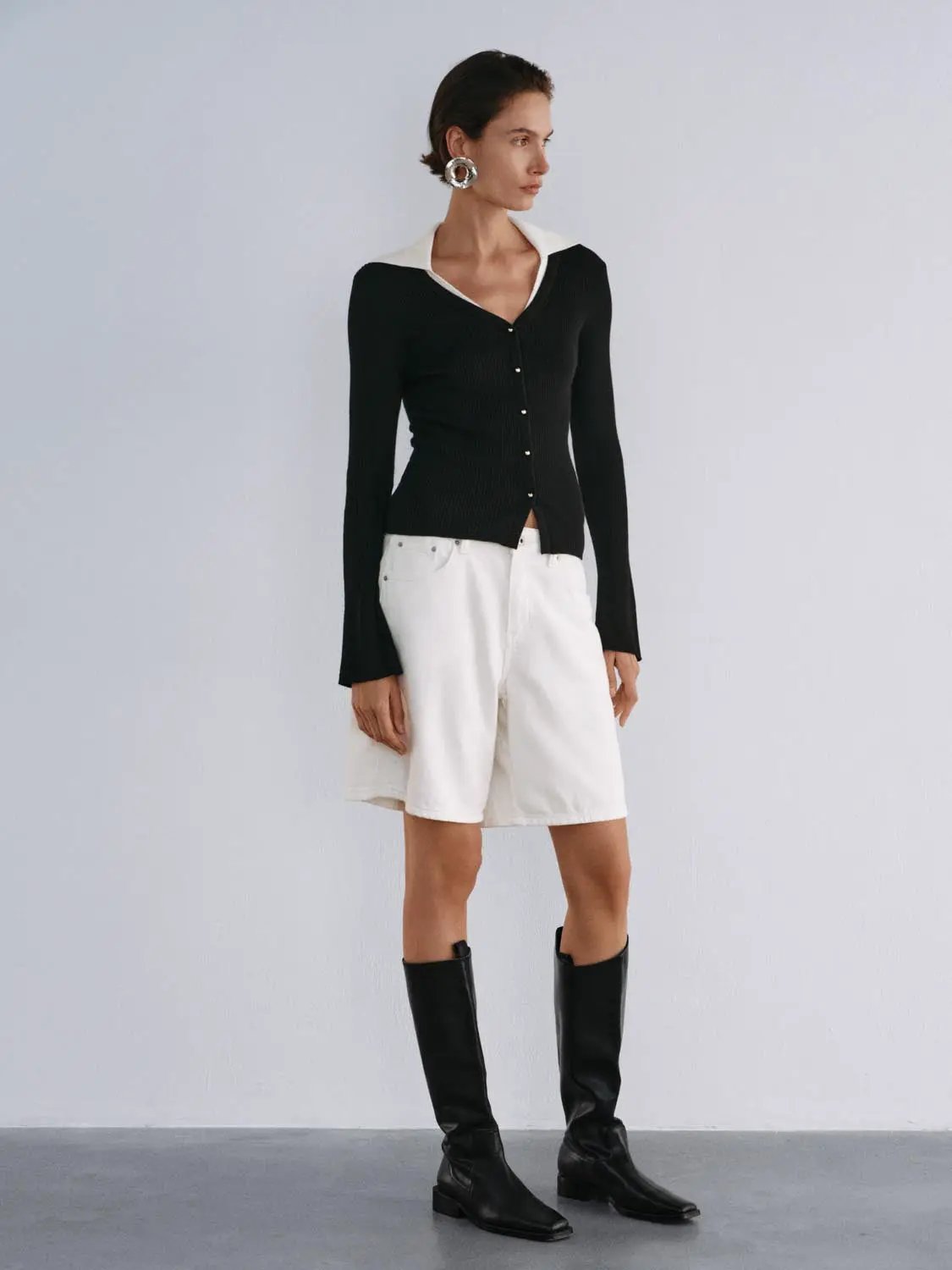 Knitted cardigan in black with a white collar and button-front detail
