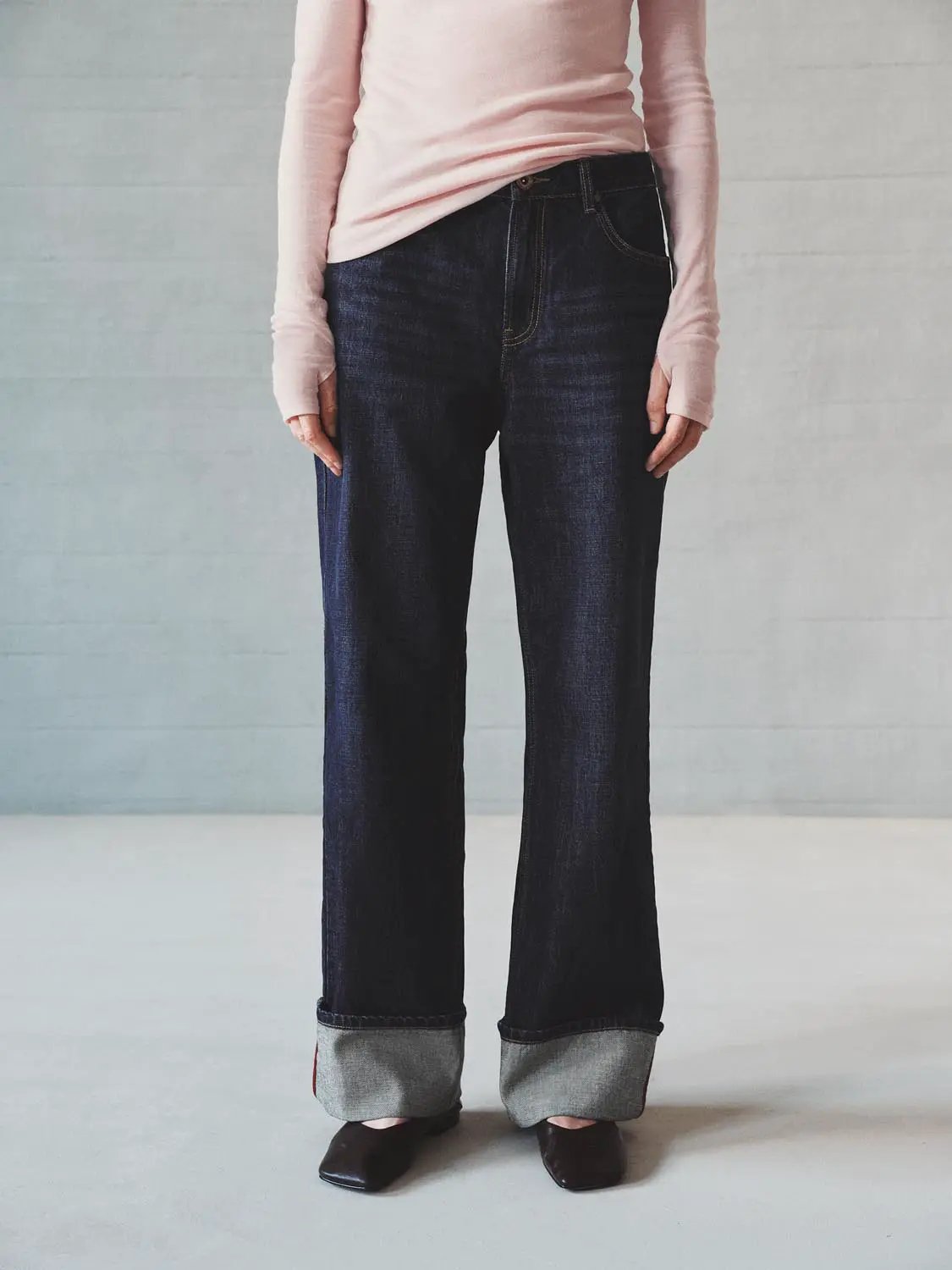 Urban Revivo Fashion jeans, dark indigo denim with a wide-leg fit and cuffed hems