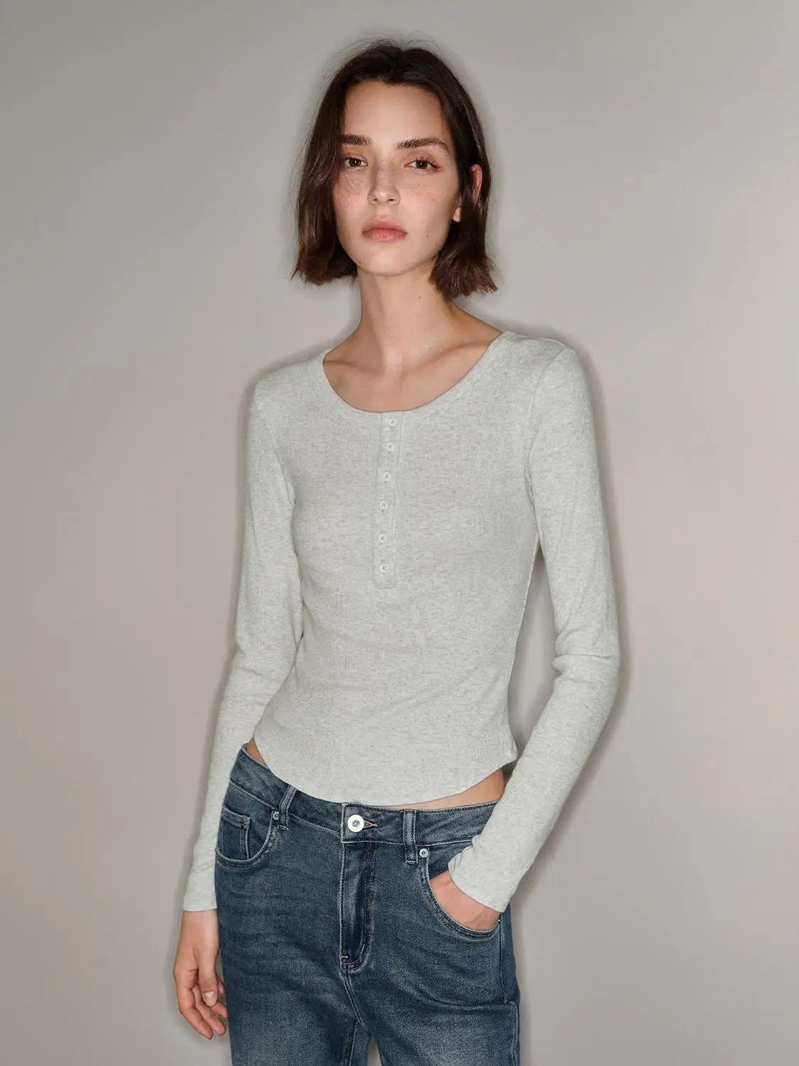 T-Shirt, light gray heather knit long-sleeve Henley with button placket
