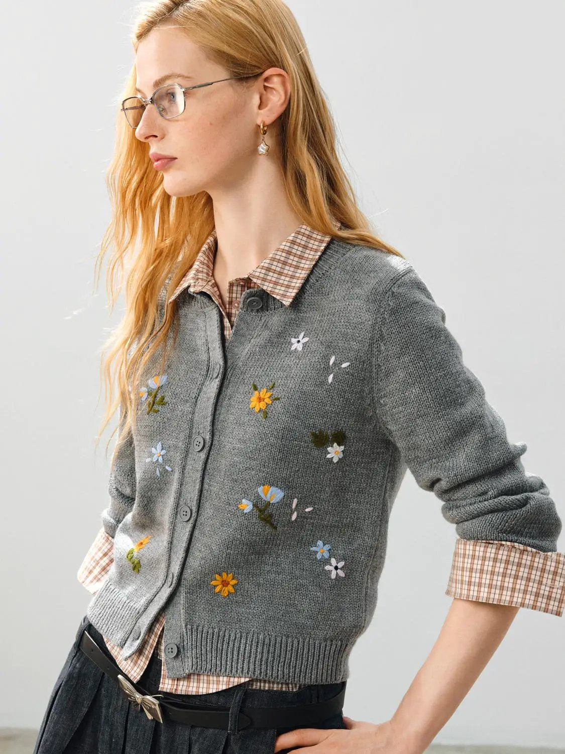 Knitted cardigan in gray with colorful floral embroidery, Urban Revivo Fashion