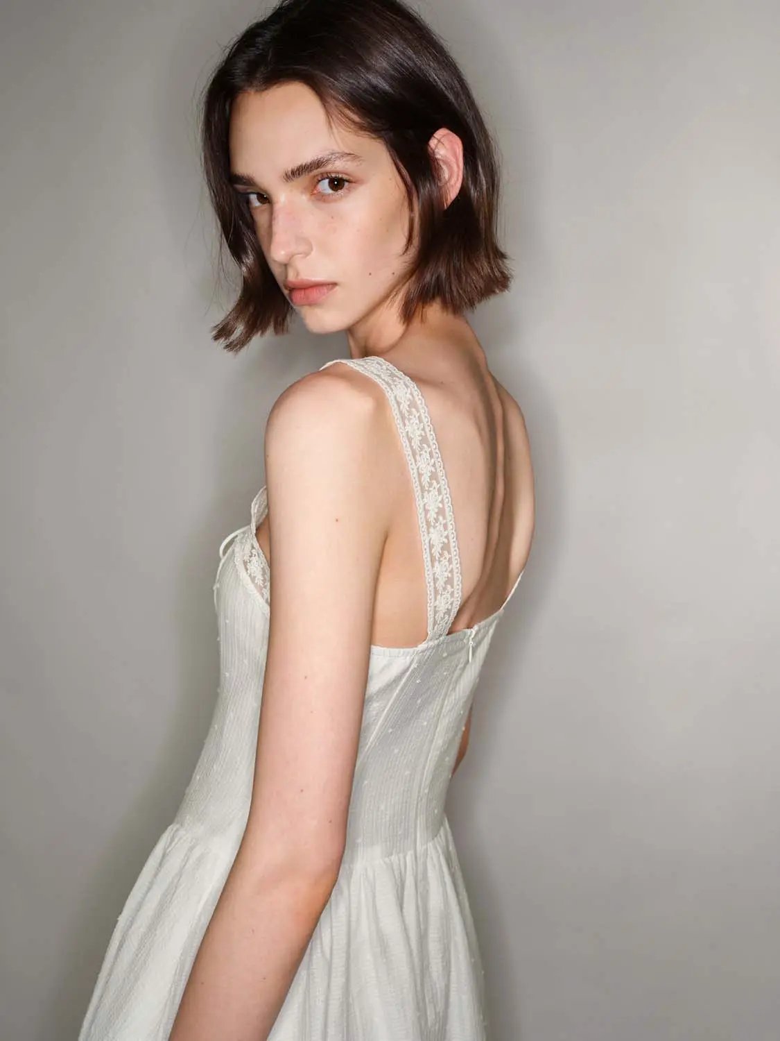 Cotton lace-trim straps dress with front tie in white, A-line silhouette