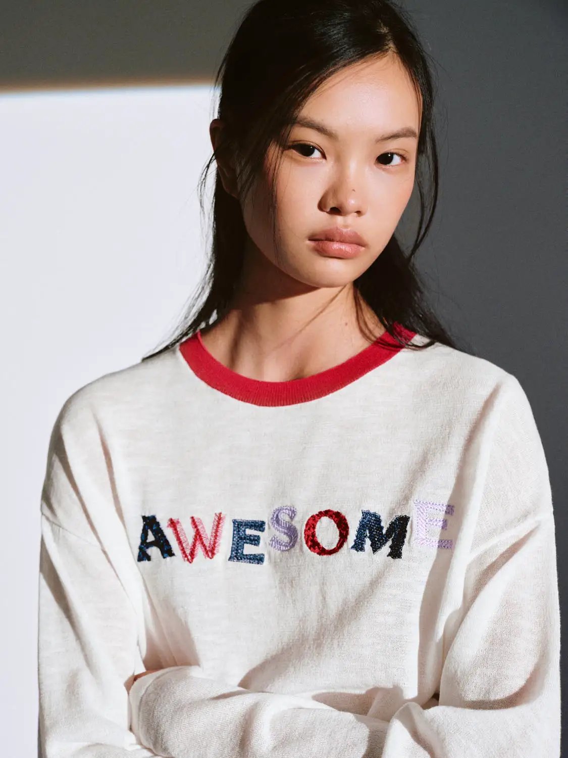 Knitted T-Shirt in white with red crew neck and multicolor AWESOME embroidery.