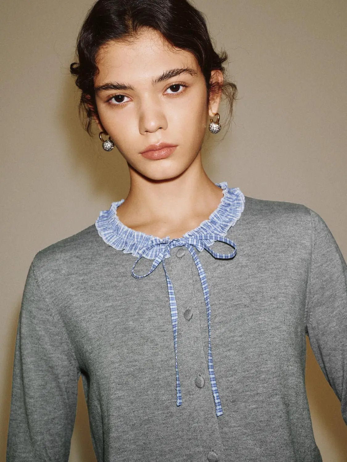 Knitted cardigan in grey with blue gingham ruffled collar and tie ribbons, Urban Revivo Fashion