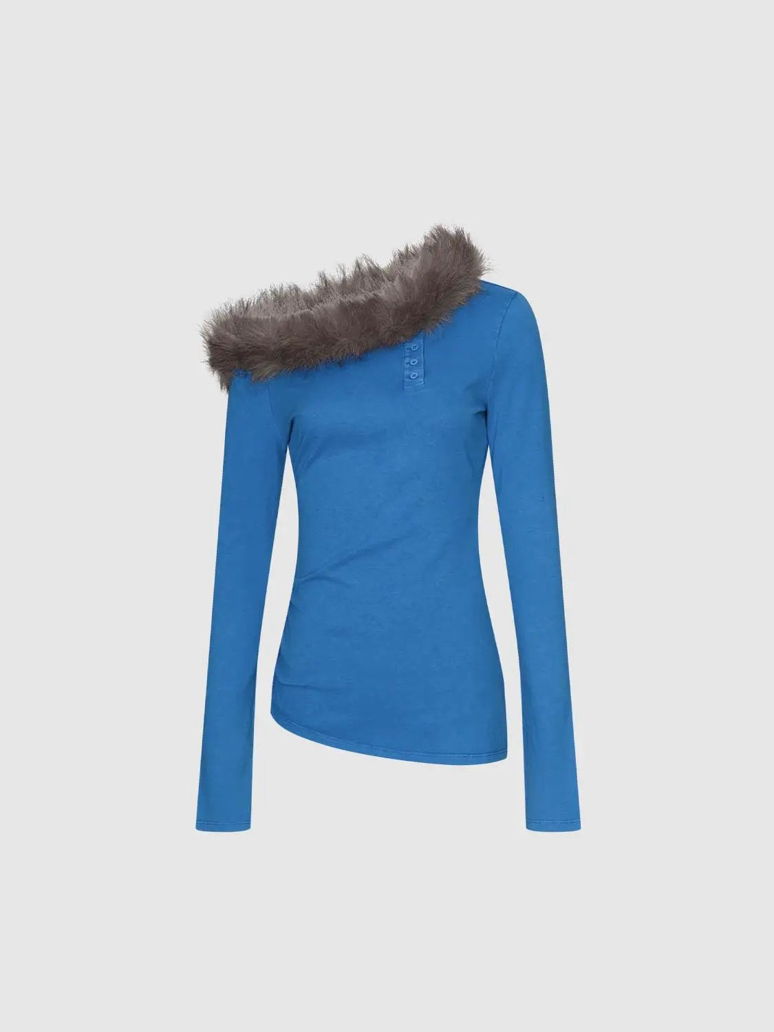 T-Shirt blue long-sleeve with brown faux-fur shoulder trim.